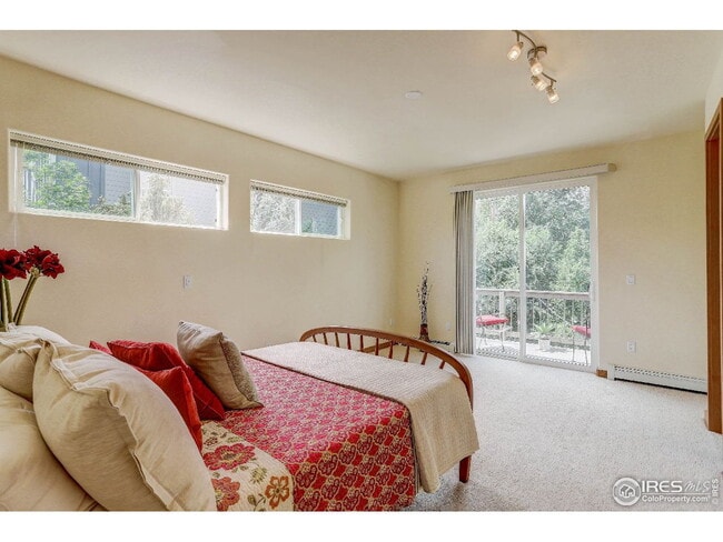 Building Photo - "Charming 3-Bed Townhouse Retreat with Spacious Living in Boulder!"