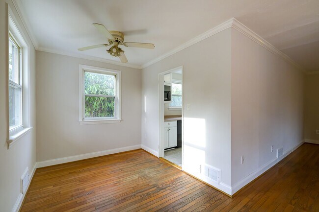 Building Photo - Charming 3BR Home with Fenced Backyard & Patio in Silver Spring