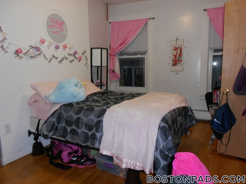 Building Photo - 35 Brookline St