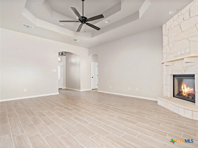 Building Photo - 602 Dred Roger Circle