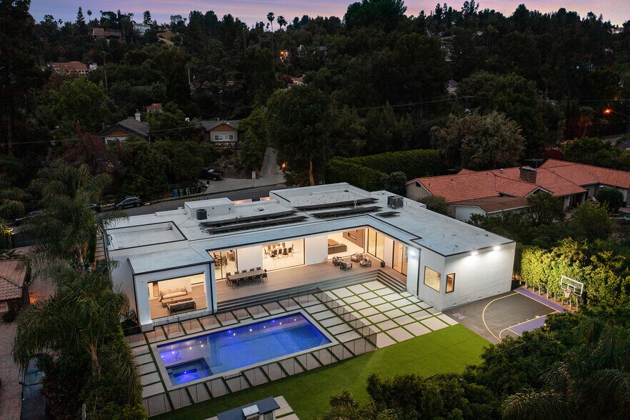 Building Photo - 20141 Wells Dr