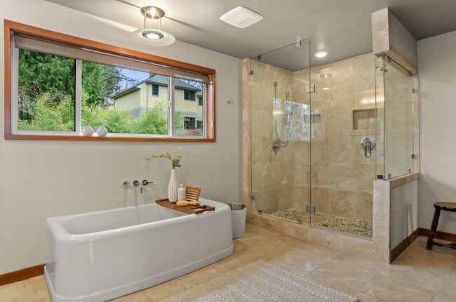 Building Photo - Stunning Portland Home with Open Floor Plan, Gourmet Kitchen, and Spa-Like Bathroom!