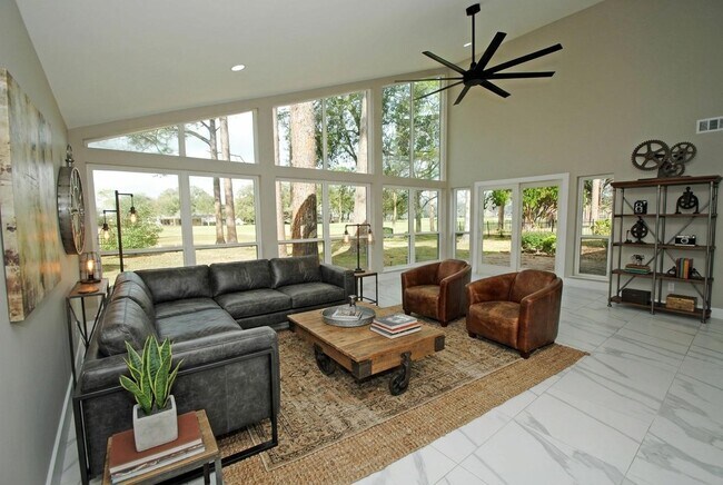 Building Photo - 3322 Robinson Rd