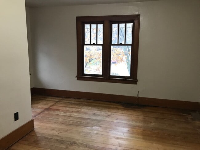 Building Photo - Spacious 4 Bedroom Home - Northside of Hol...