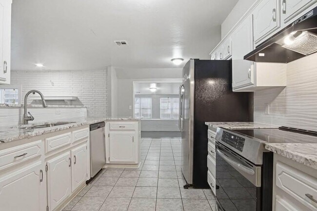 Building Photo - 3717 N Eagle Ln