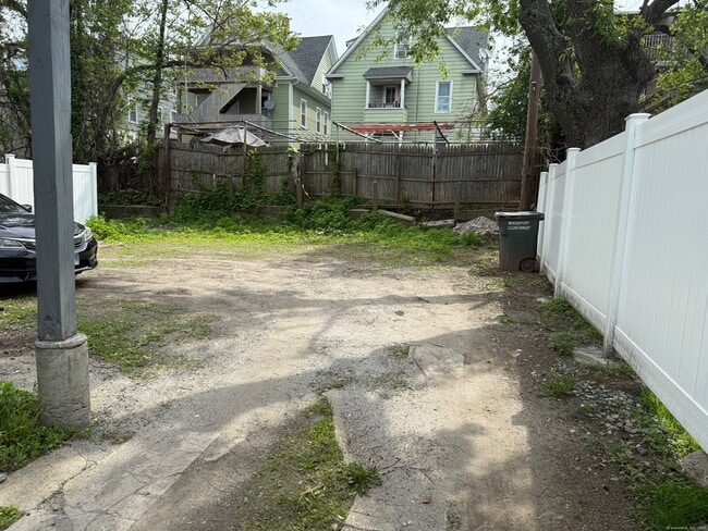 Building Photo - 2076 Seaview Ave