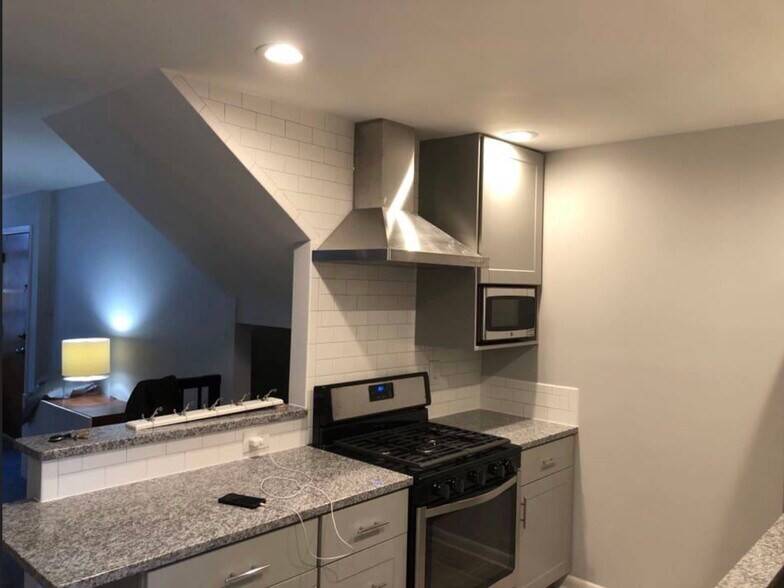 kitchen - 225 E Lafayette Ave