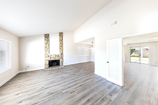 Building Photo - Upgraded 4 bedroom Fountain Valley Home