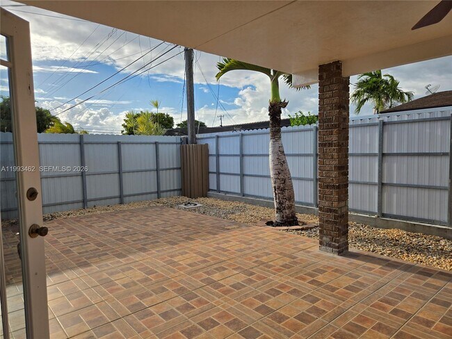 Building Photo - 10475 SW 42nd Terrace