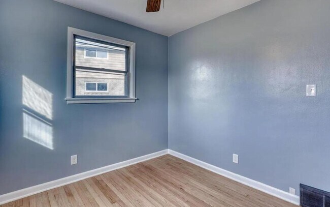 Building Photo - 7233 W Lakefield Dr