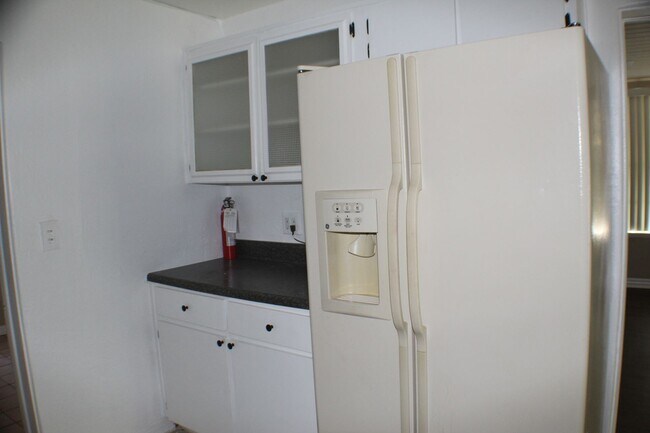 Building Photo - 595 Brentwood Dr