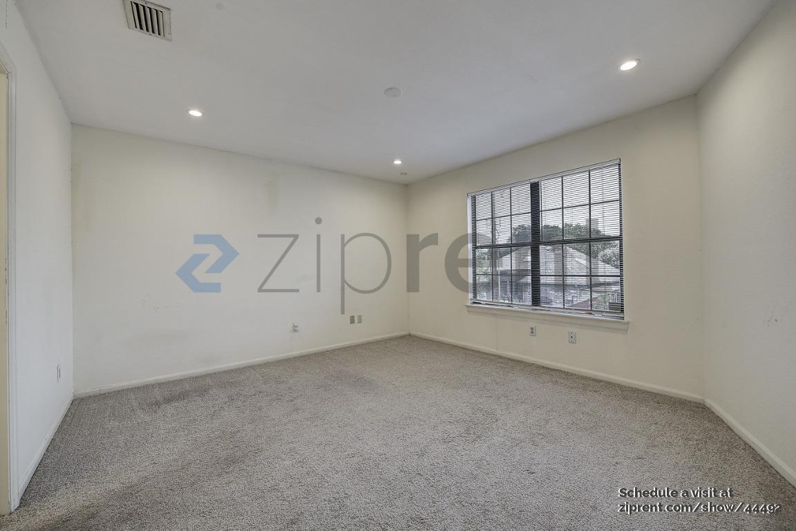Building Photo - 1929 Pinecrest Dr