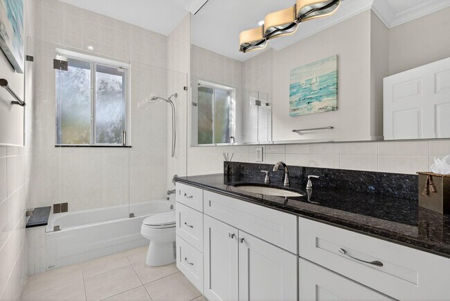 Building Photo - 513 S Riverside Dr