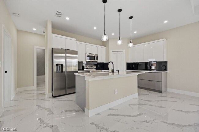 Building Photo - 2713 25th St SW