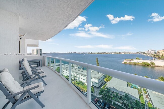 Building Photo - 7910 Harbor Island Dr