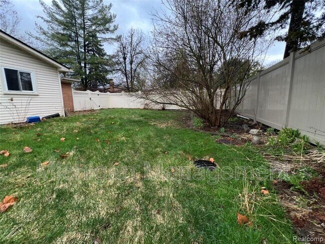 Building Photo - 32028 Maine St