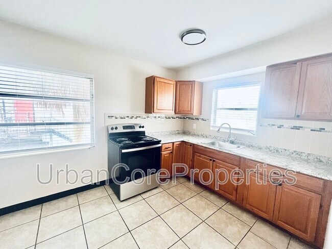 Building Photo - 105 7th Ave N