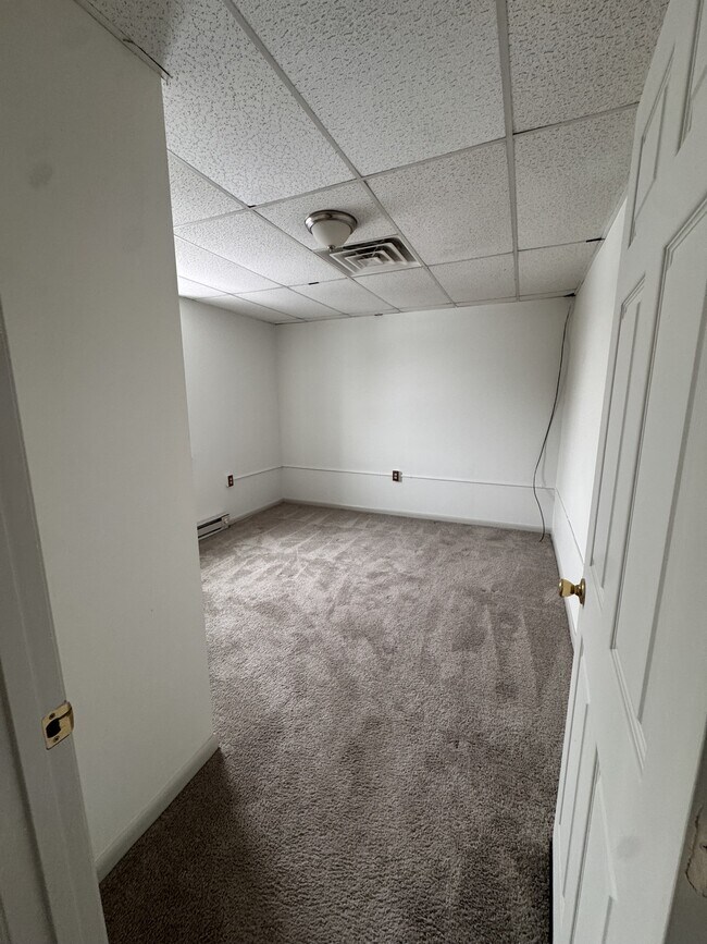 Building Photo - 643 S Wood St