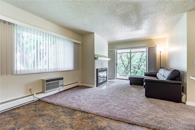 Building Photo - 2 bedroom condo for immediate rental ** SE...