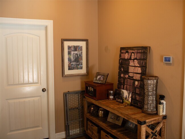 Building Photo - 427 Trace Way Dr