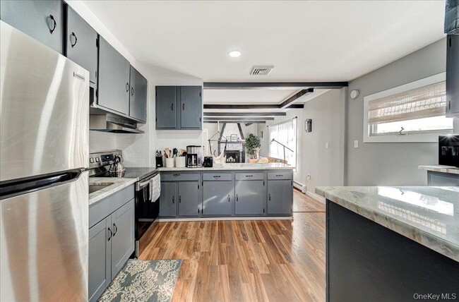 Building Photo - 1026 NY-211