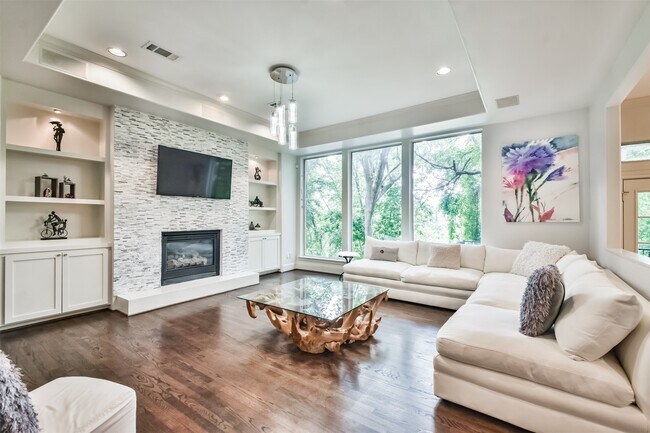 Building Photo - 4736 Post Oak Timber Dr