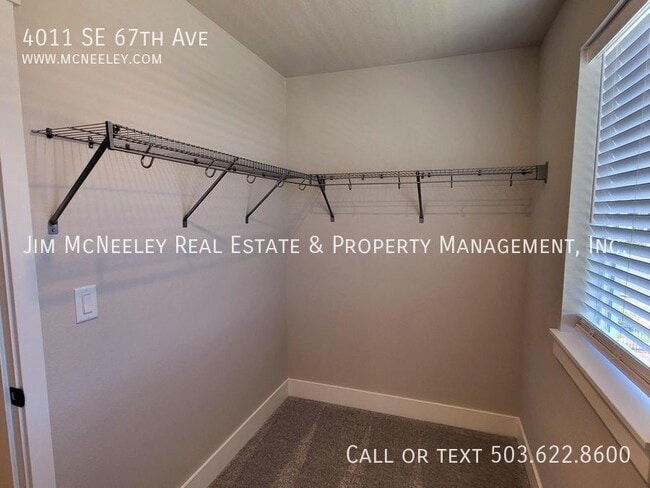 Building Photo - 4011 SE 67th Ave