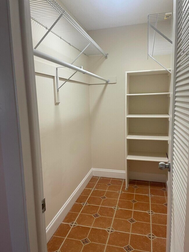 Building Photo - 402 Monaco Ct