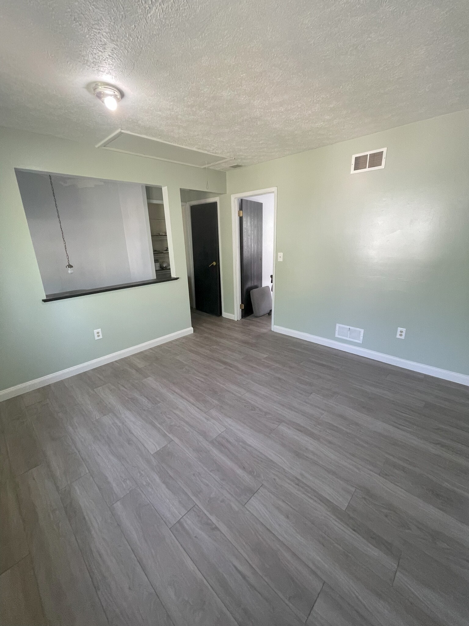 Office - 672 Chester Ave