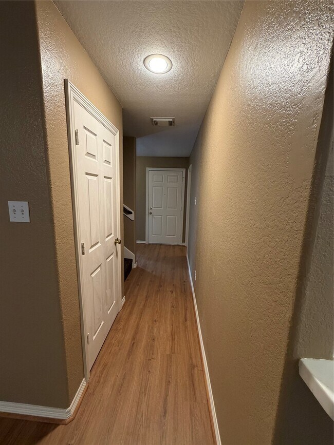 Building Photo - 9110 Prairie Trails Dr