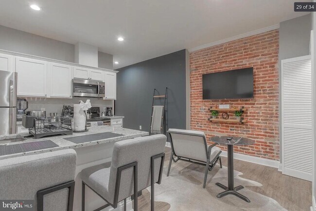 Building Photo - 3221 Noble St