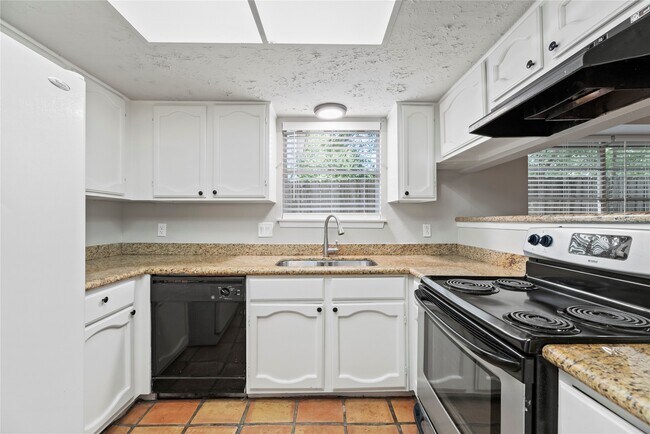 Building Photo - 17114 Banchory Ave