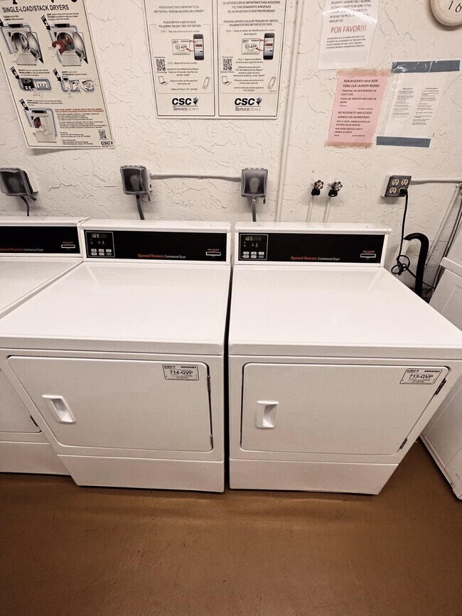 Building Photo - 100 Village Green Cir E