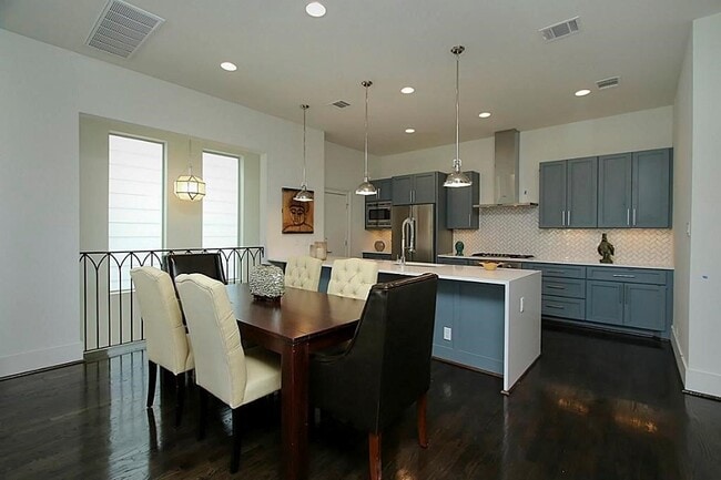 Building Photo - 1810 Oakdale St