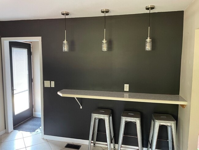 Building Photo - 3 Bed 1 Bath in Shippensburg, PA!