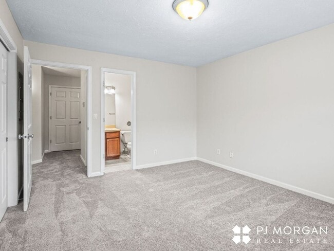 Building Photo - 2 Bedroom, 2 Bathroom Condo
