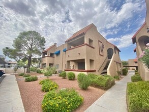 Building Photo - 1 BEDROOM / 1 BATH GATE COMMUNITY/ LOCATED...