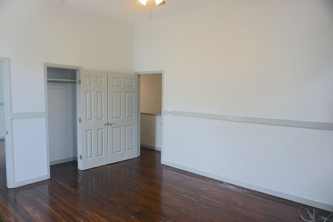 Building Photo - 2 BED | 1 BATH | JUST RENOVATED | VICTORIA...