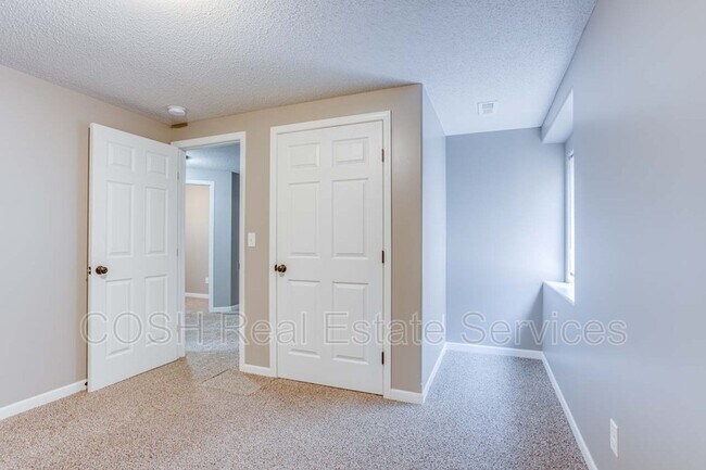 Building Photo - 1054 E Karla Ct