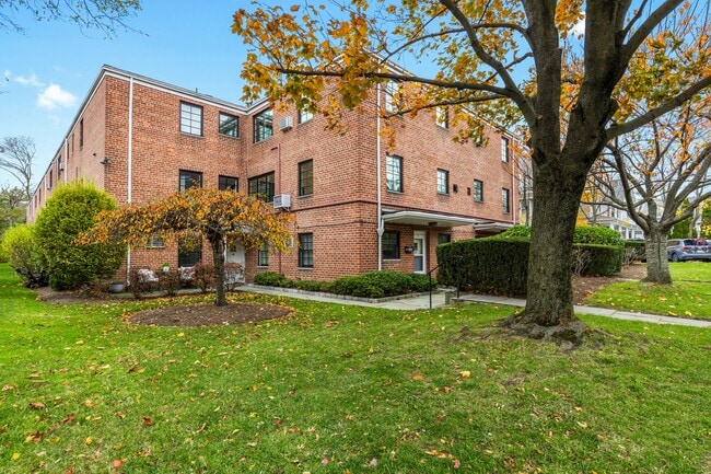 Building Photo - 181 Purchase St