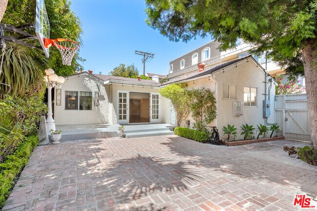 Building Photo - 1210 S Bedford Dr