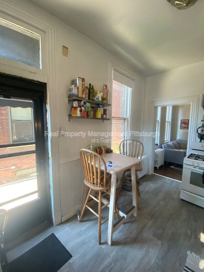 Building Photo - 207 S Millvale Ave