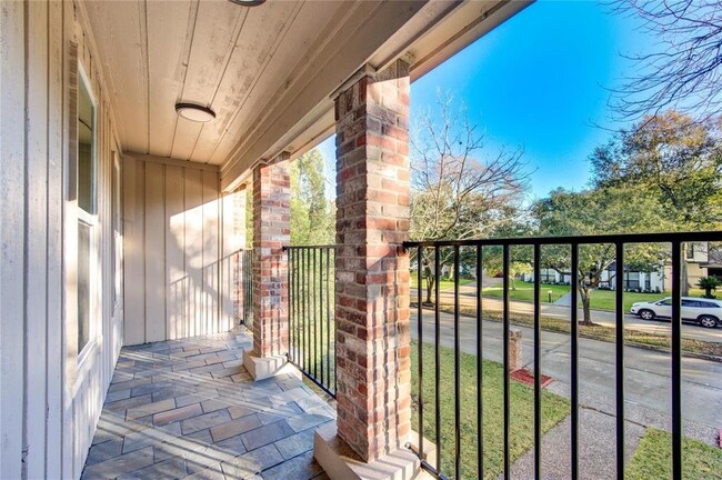 Building Photo - 1030 Crossroads Dr