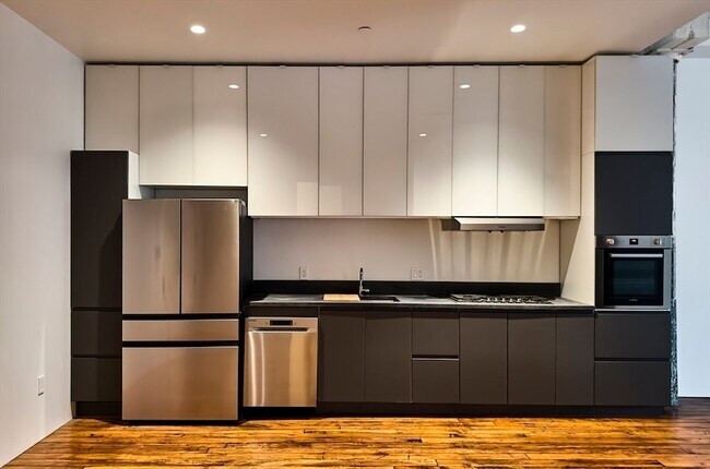 Building Photo - 520 State Rd