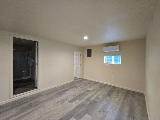 Building Photo - 398schindlerstreet.is4lease.com