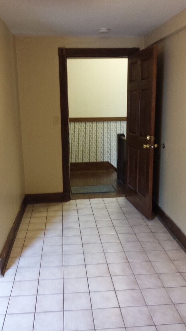 Building Photo - 907 Luttrell St