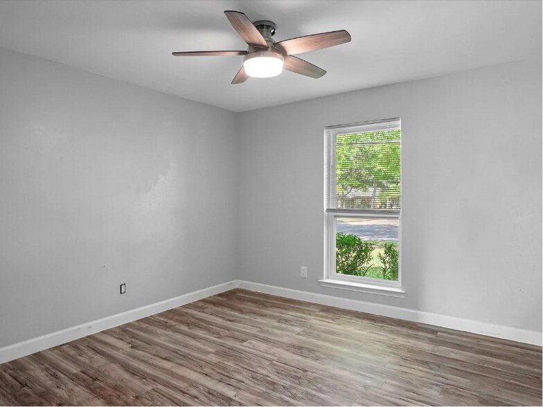 Building Photo - 900 Westminster Dr