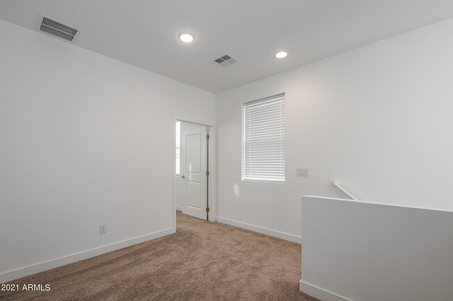 Building Photo - 9517 E Talon Ave