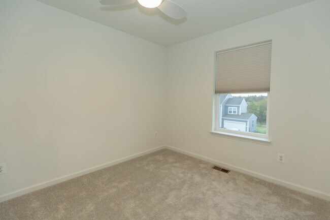 Building Photo - 3 Bed/3.5 Bath NEW Townhome in Charles Town, WV