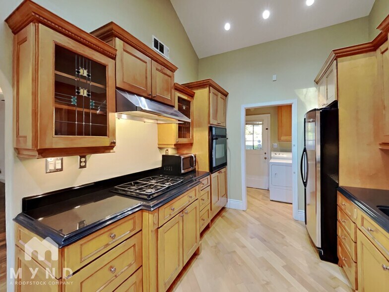 Primary Photo - 1213 10th Ave